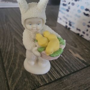 Department 56 White Bunny Figurine with Yellow Chicks